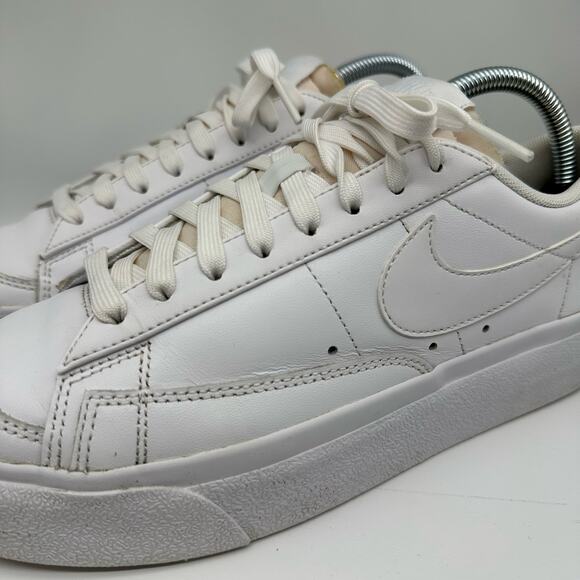 Nike Women's Blazer Low Platform Triple White Sneaker Size 9 - Picture 5 of 16